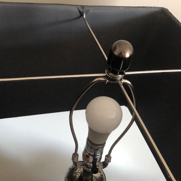 Black and silver side table lamp 🌿 - Picture 4 of 4